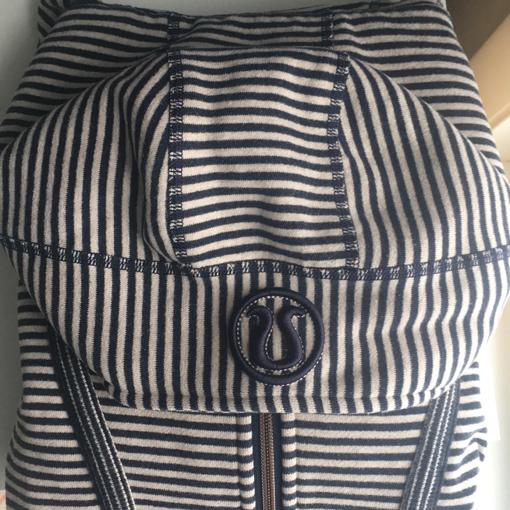 Lululemon Sweatshirt(OPEN TO OFFERS)